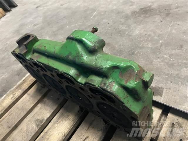 John Deere 4239 Motorok