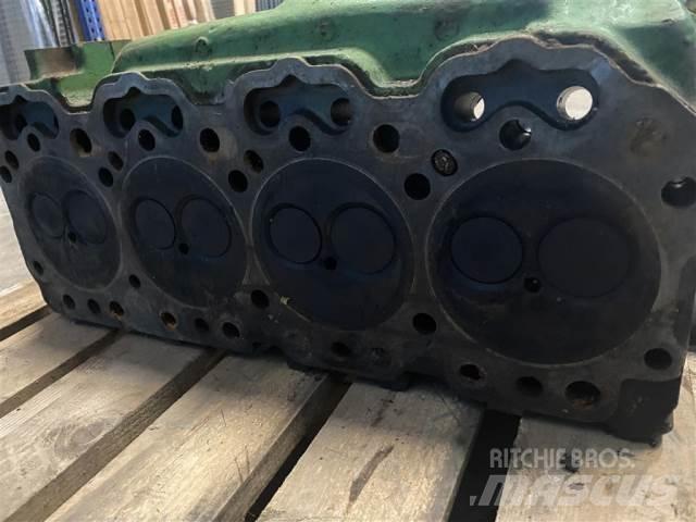 John Deere 4239 Motorok