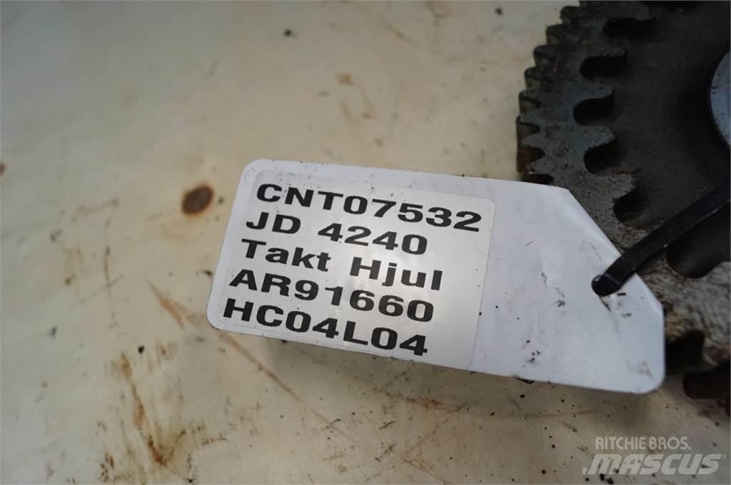 John Deere 4240S Motorok