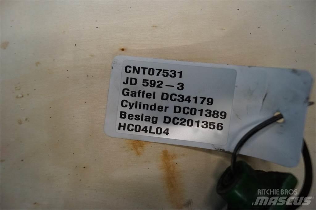 John Deere 592 Egyéb szálastakarmányozási gépek