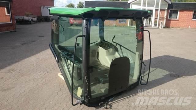 John Deere 6210R Vezetőfülke és belső tartozékok