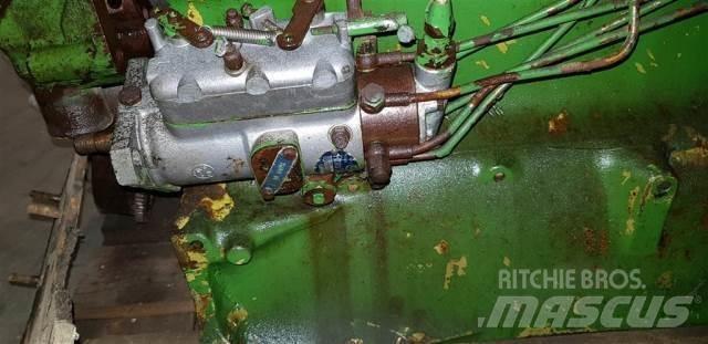 John Deere 6329 Motorok