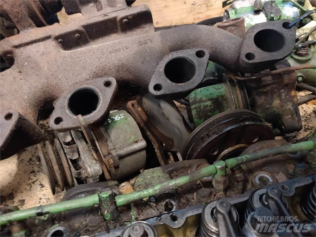 John Deere 6359T Motorok