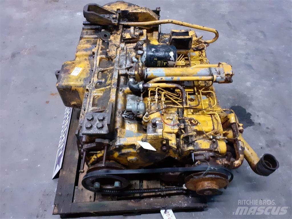 John Deere 644B Motorok