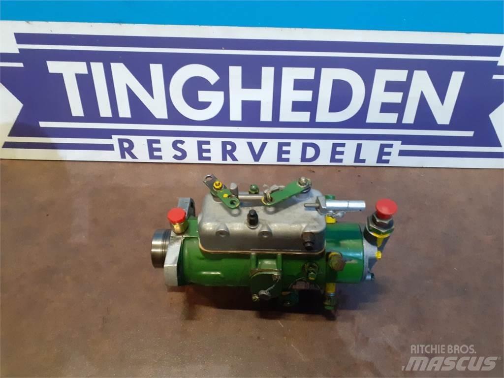 John Deere 935 Motorok