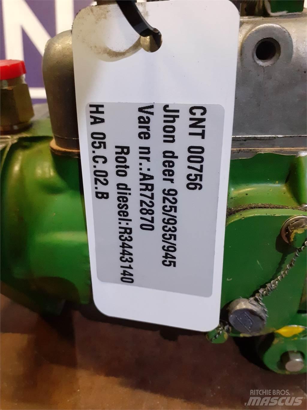 John Deere 935 Motorok
