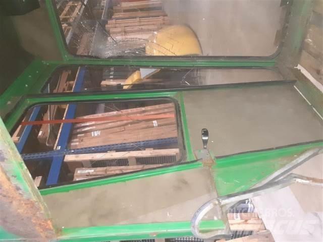 John Deere 955 Vezetőfülke és belső tartozékok