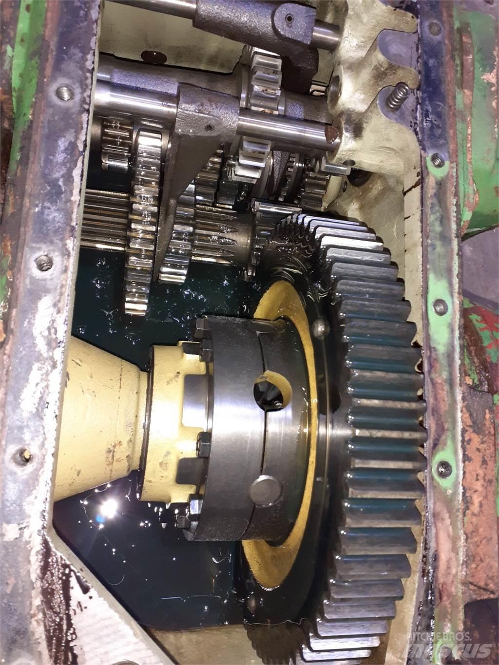 John Deere 975 Váltók