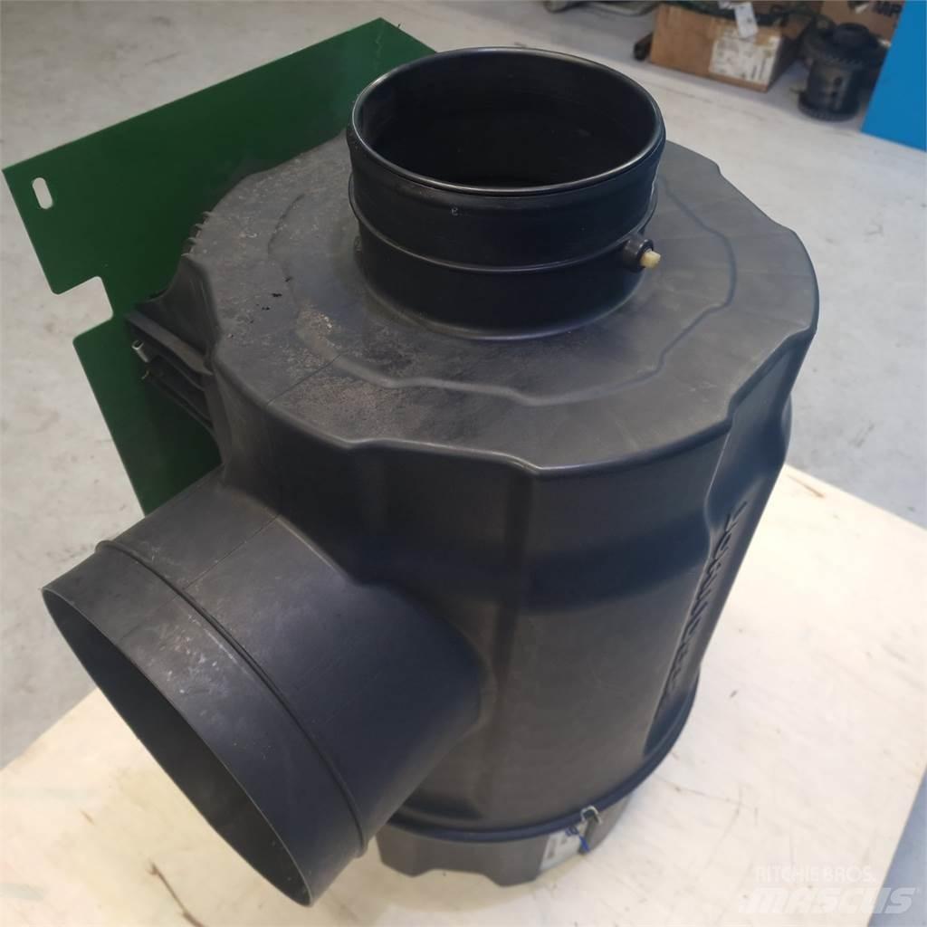 John Deere S670 Motorok
