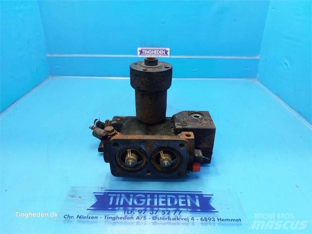 John Deere T660I Motorok