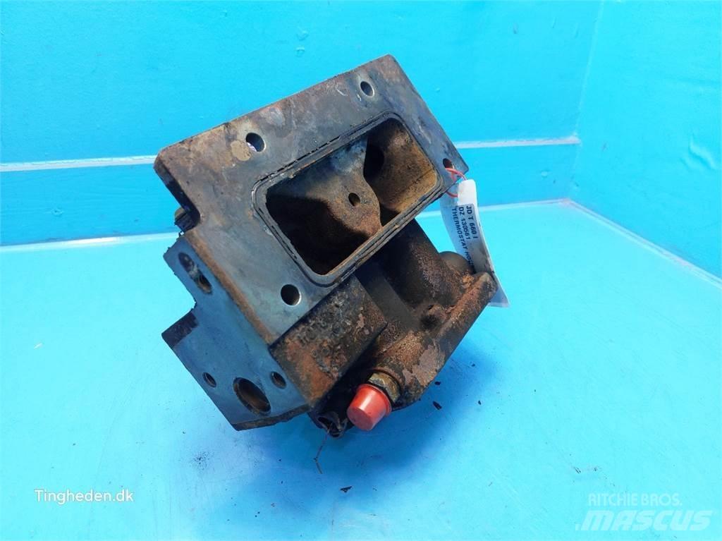 John Deere T660I Motorok