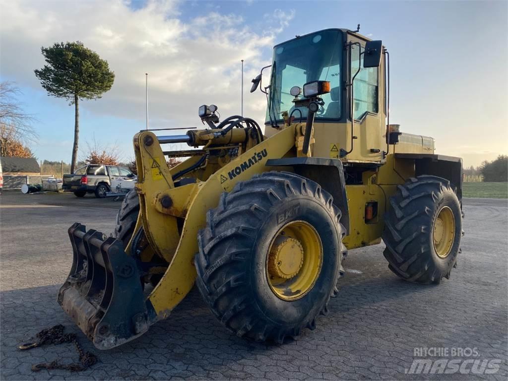 Komatsu WA270 Gumikerekes homlokrakodók