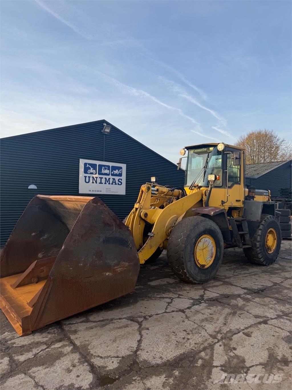 Komatsu WA270-3 Gumikerekes homlokrakodók