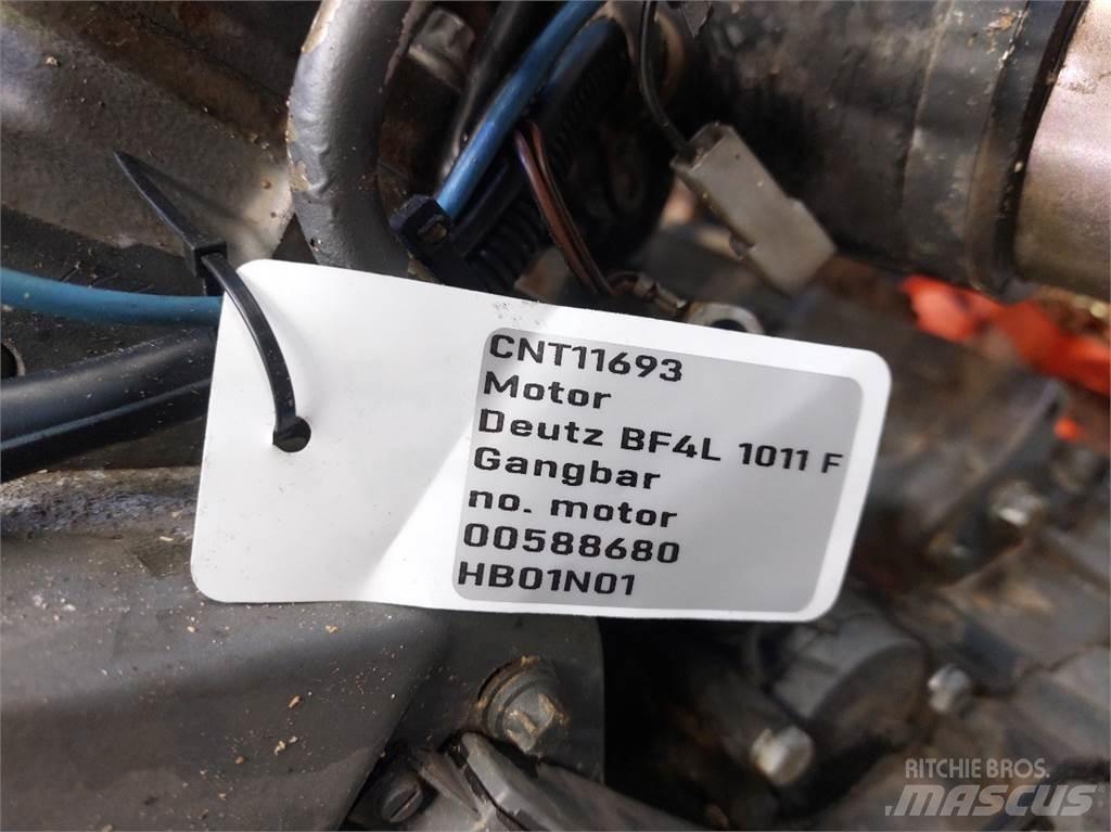Kramer 521 Motorok