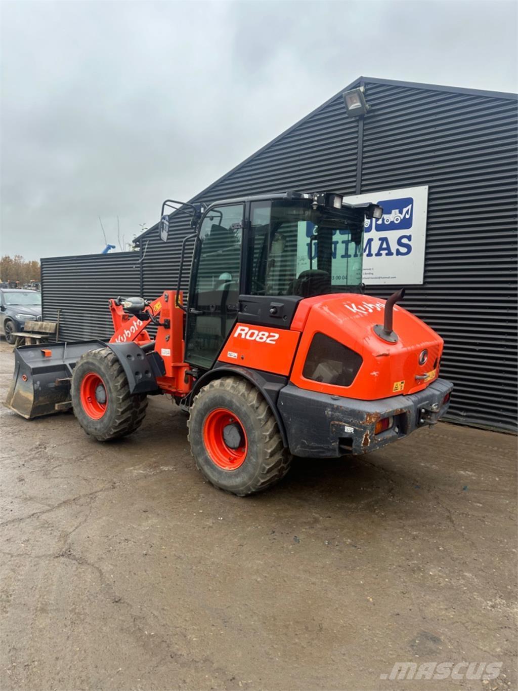 Kubota R082 Gumikerekes homlokrakodók