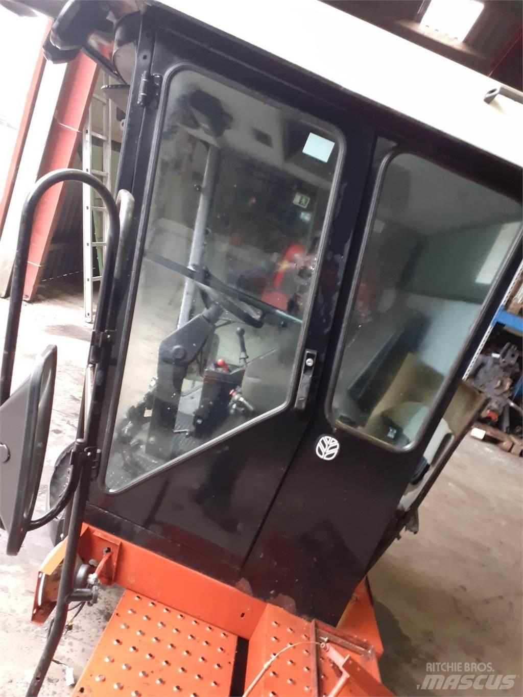 Laverda 3650 Vezetőfülke és belső tartozékok