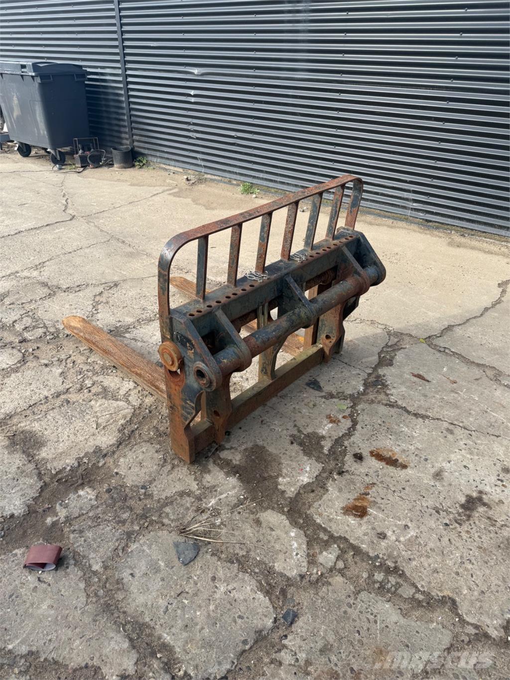 Manitou 4000kg Villák