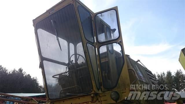 New Holland 1520 Vezetőfülke és belső tartozékok