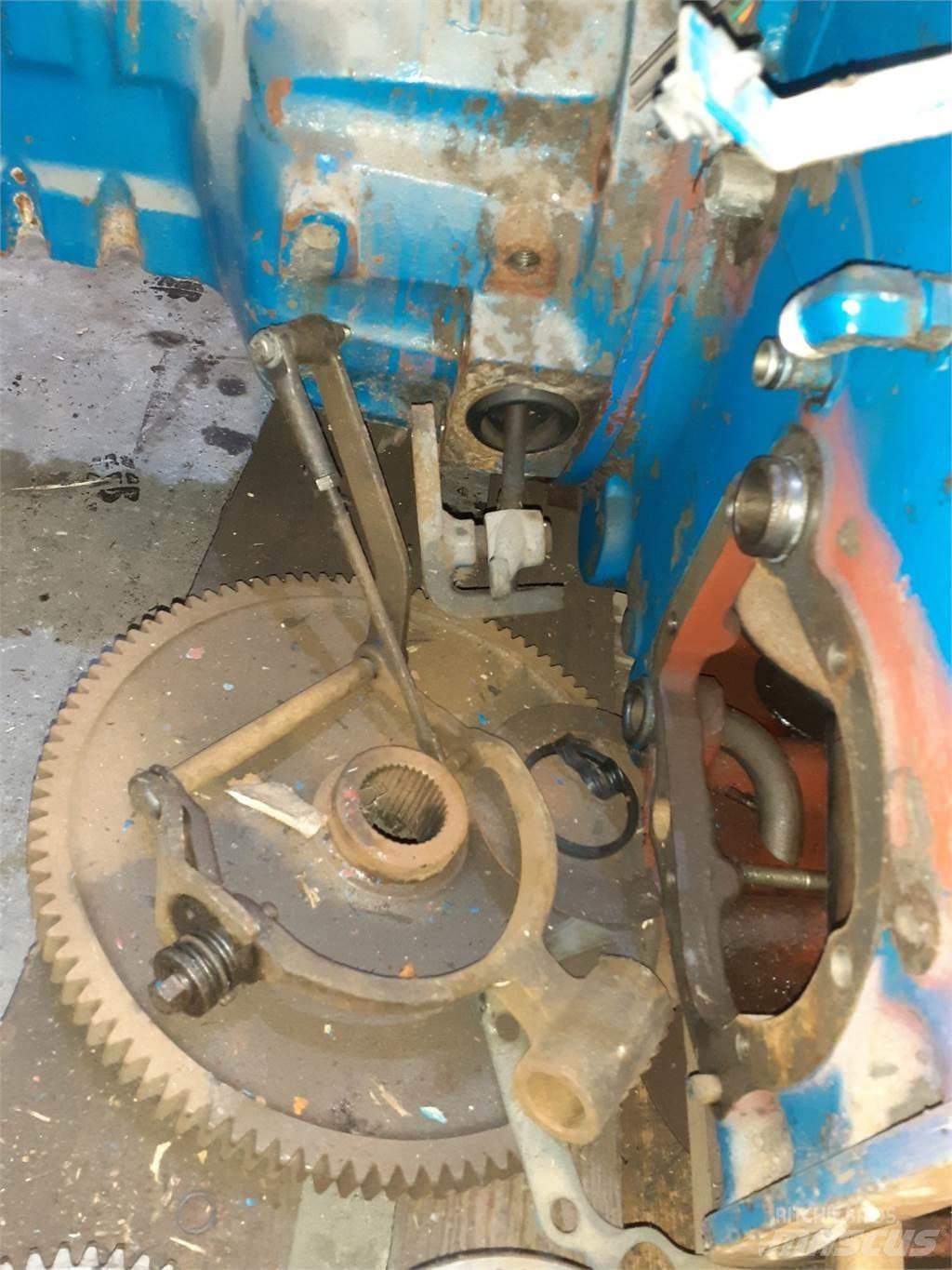New Holland 8340 Váltók