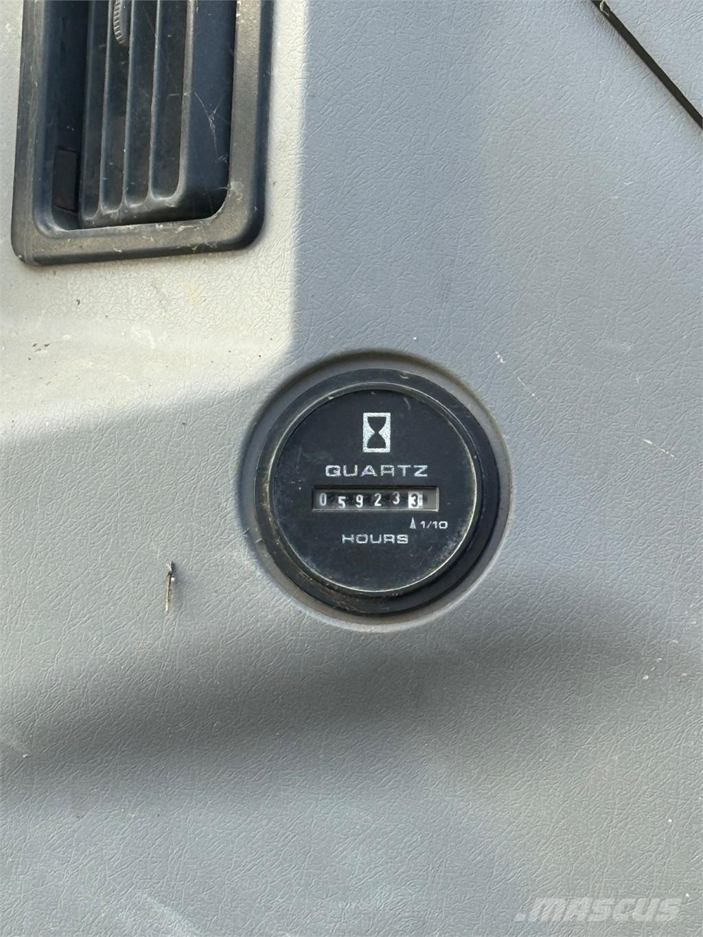 New Holland E305 Lánctalpas kotrók