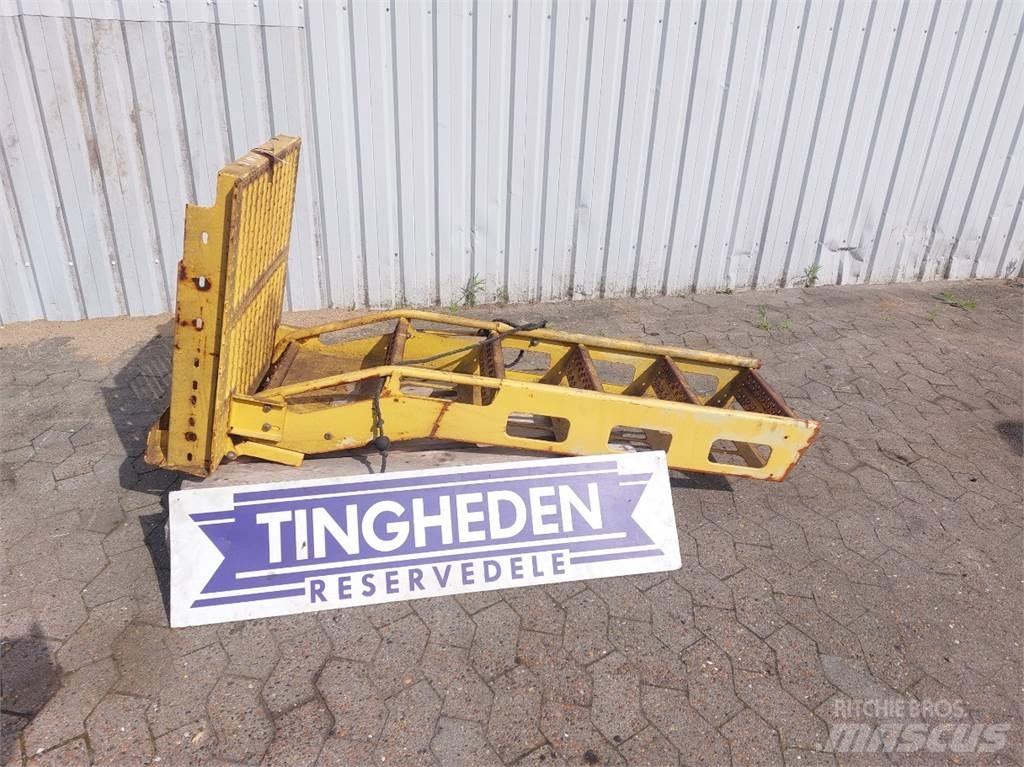 New Holland TF78 Vezetőfülke és belső tartozékok