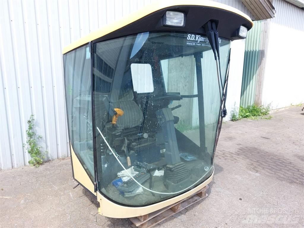 New Holland TX65 Vezetőfülke és belső tartozékok