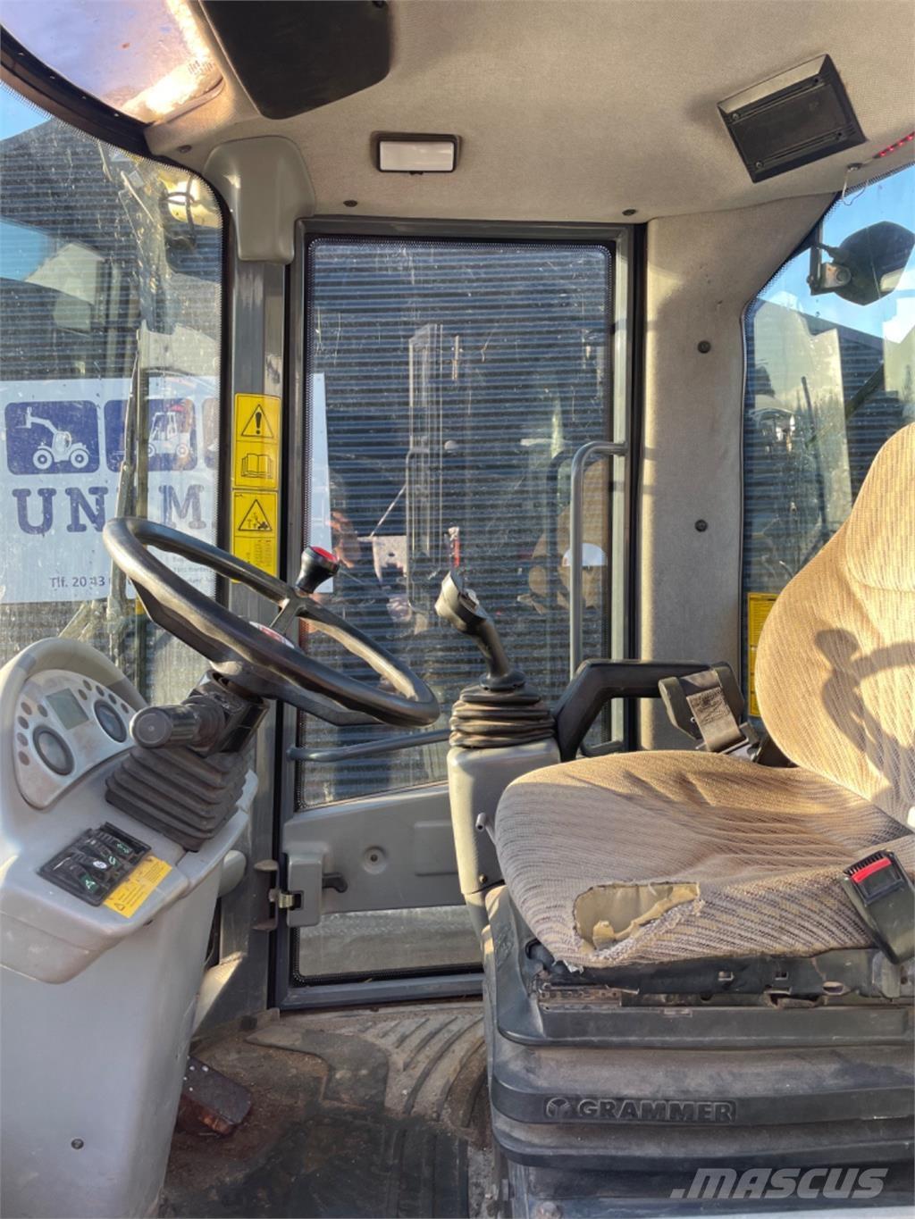 Terex TL120 Gumikerekes homlokrakodók