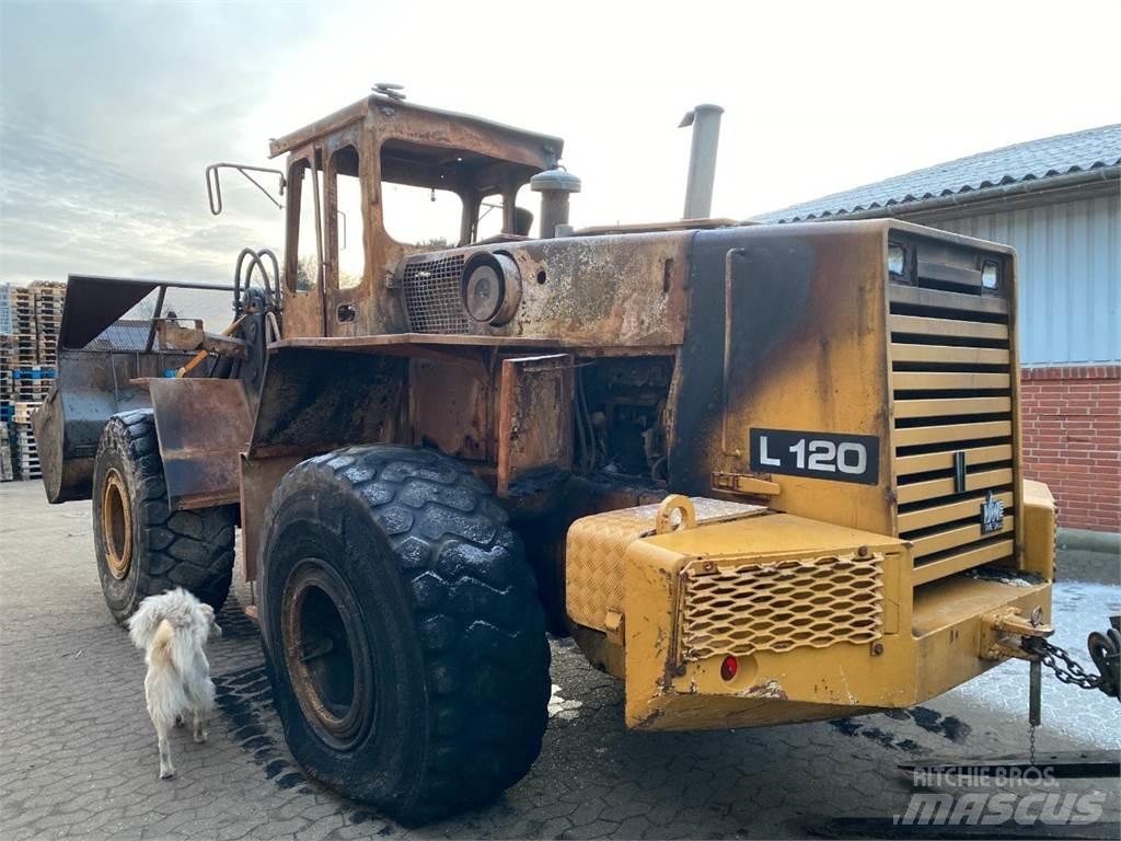 Volvo L120 Gumikerekes homlokrakodók