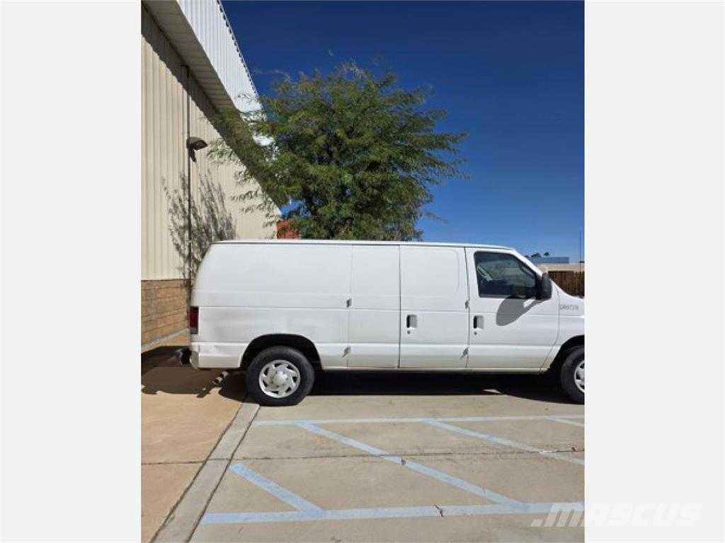 Ford E150 Transporterek