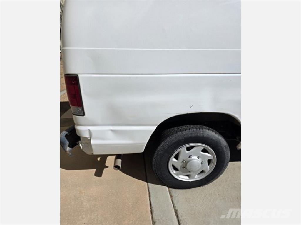 Ford E150 Transporterek