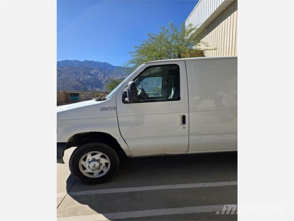 Ford E150 Transporterek