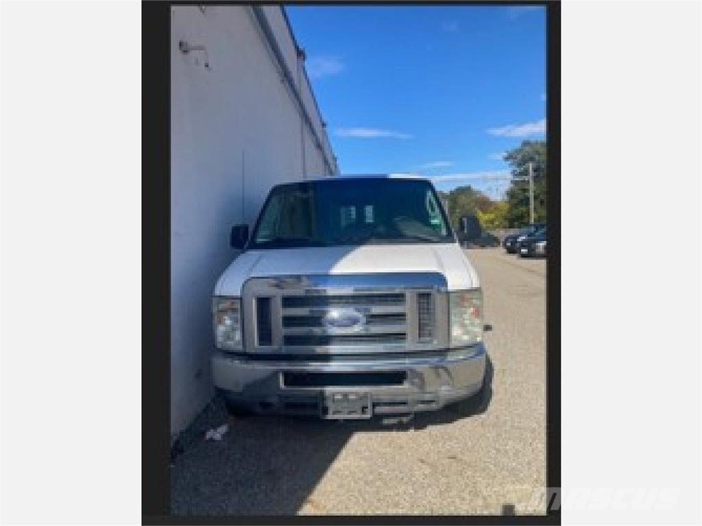 Ford E250 Transporterek