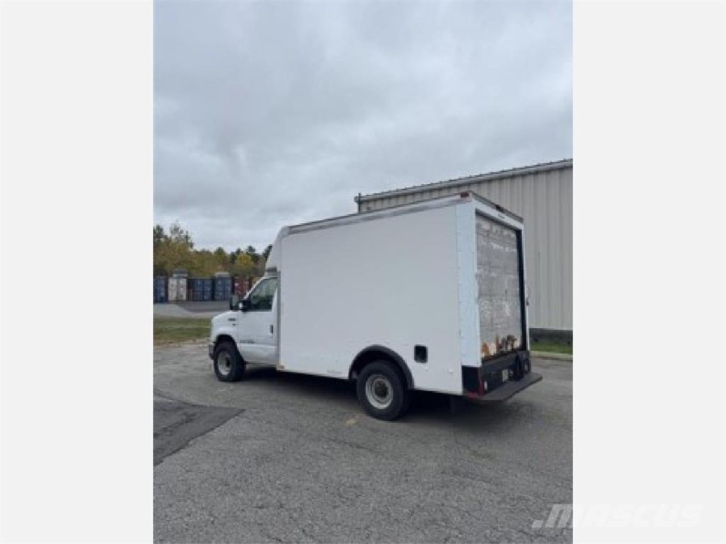 Ford E350 Dobozos teherautók