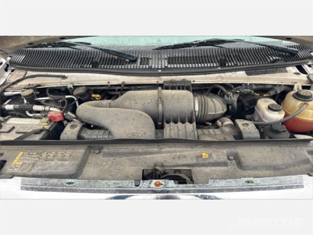 Ford E350 Dobozos teherautók