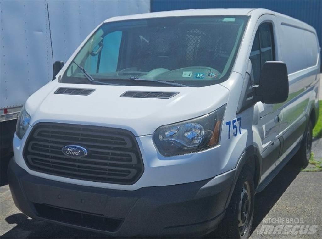 Ford Transit 150 Transporterek