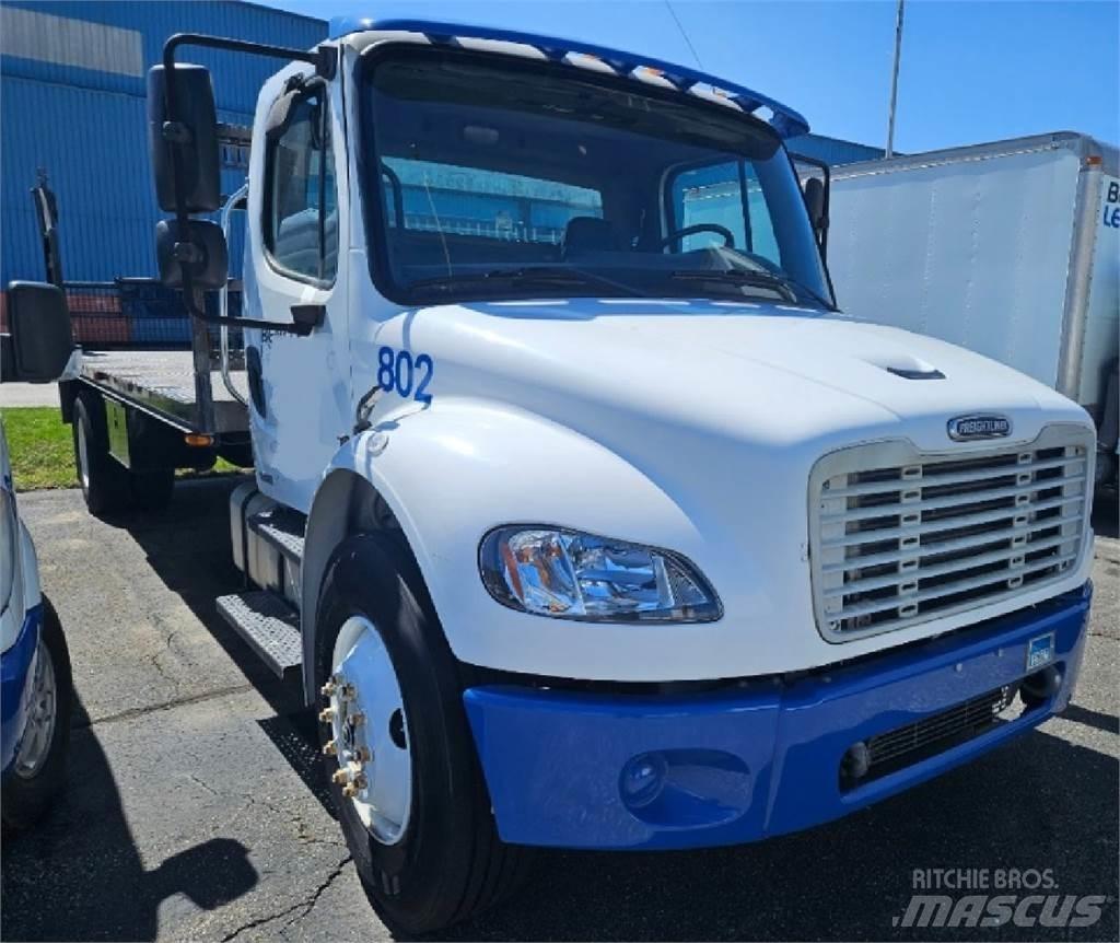 Freightliner M2 Platós / Ponyvás teherautók