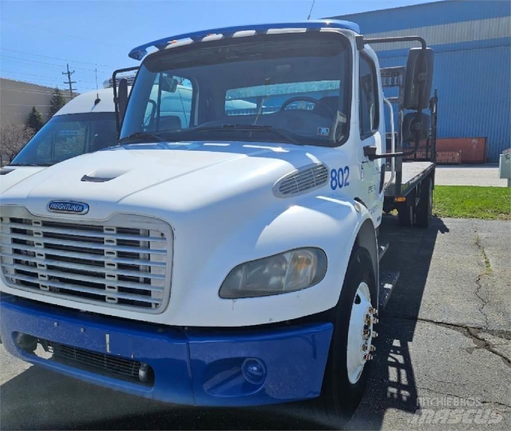 Freightliner M2 Platós / Ponyvás teherautók