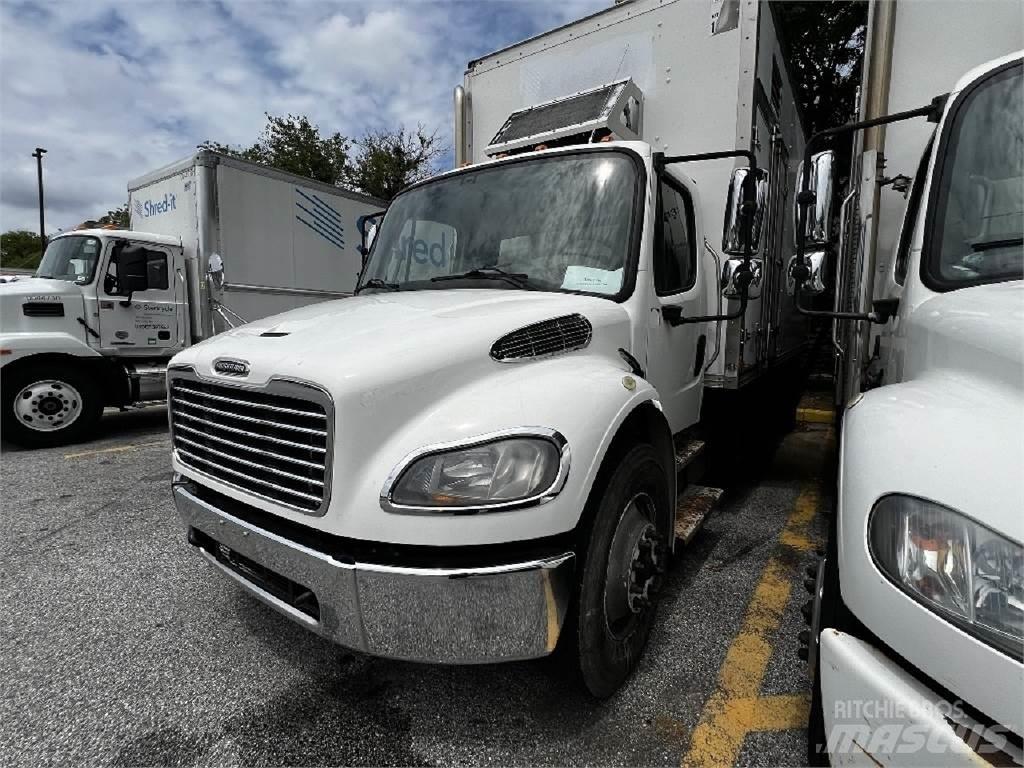 Freightliner M2-106 Dobozos teherautók