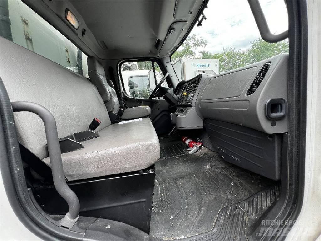 Freightliner M2-106 Dobozos teherautók