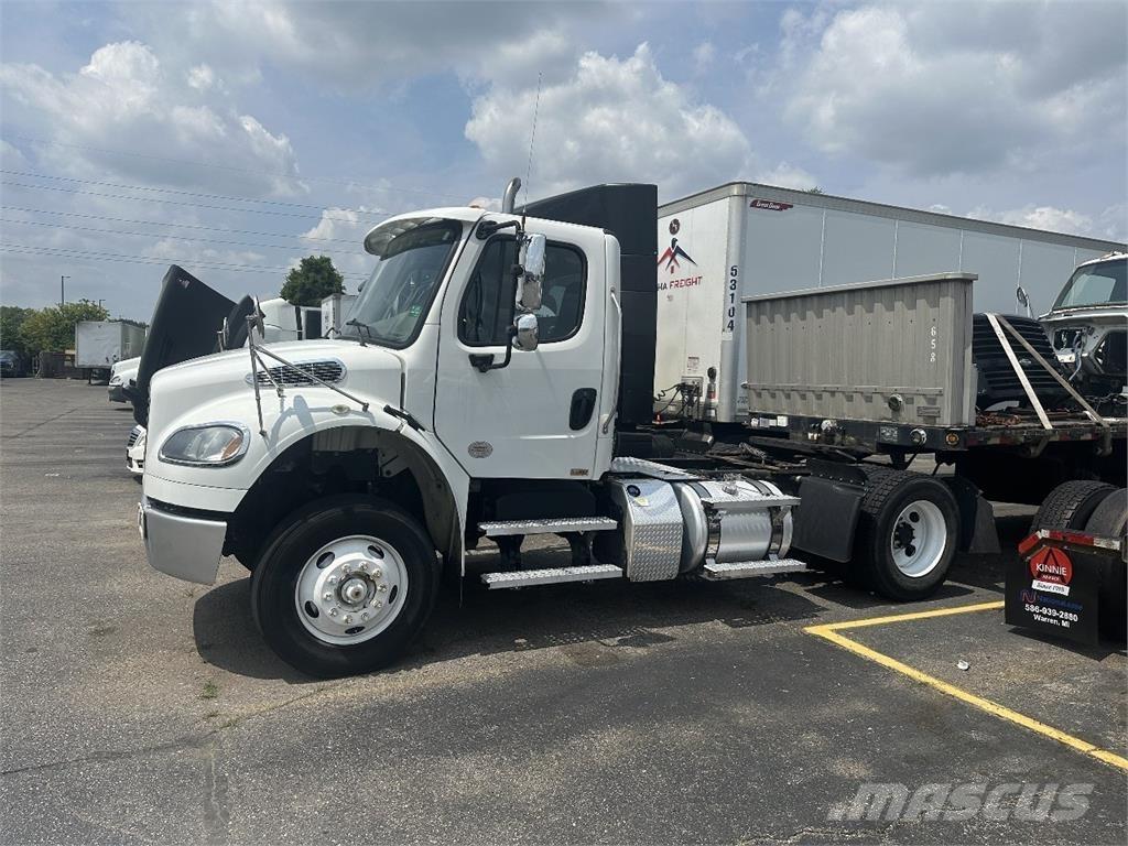 Freightliner M2 106 Nyergesvontatók
