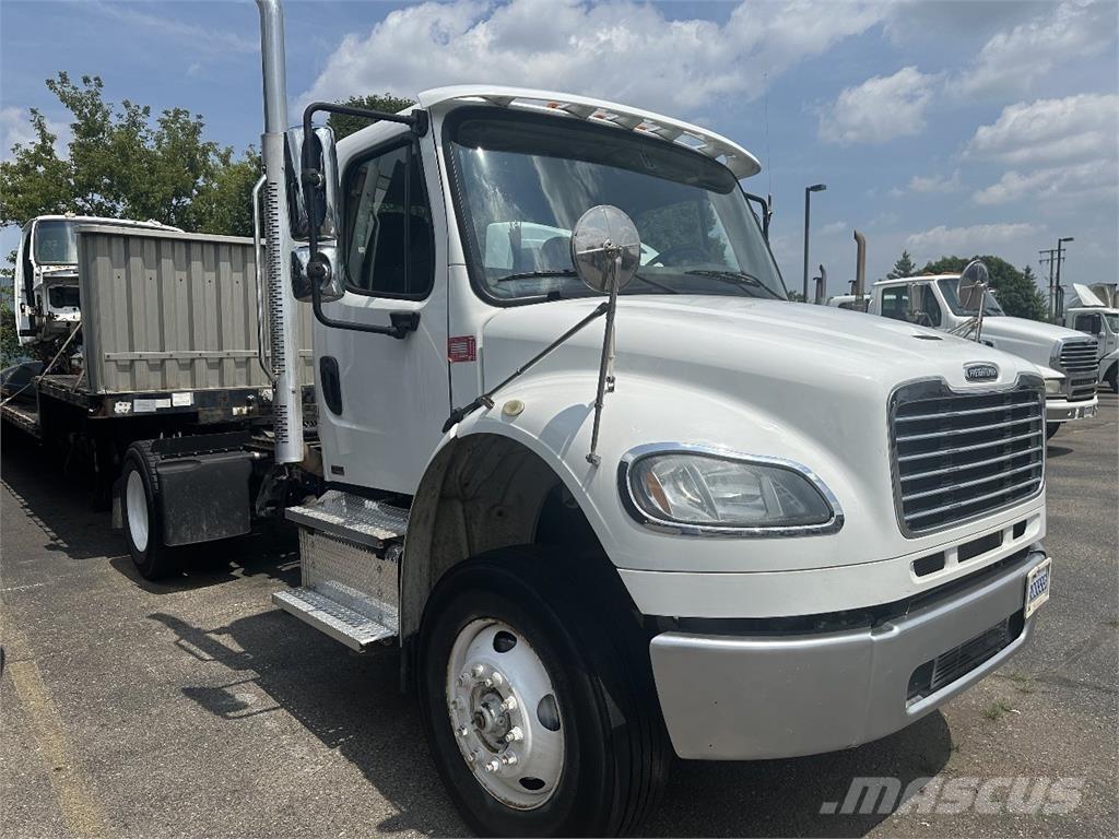 Freightliner M2 106 Nyergesvontatók