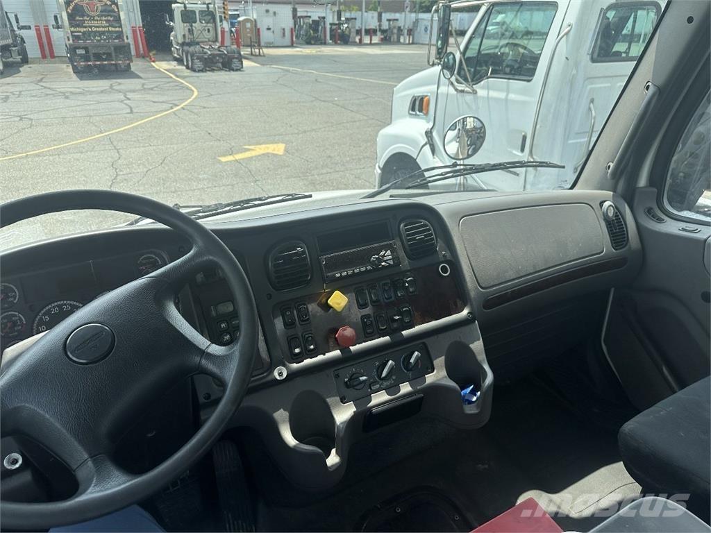 Freightliner M2 106 Nyergesvontatók