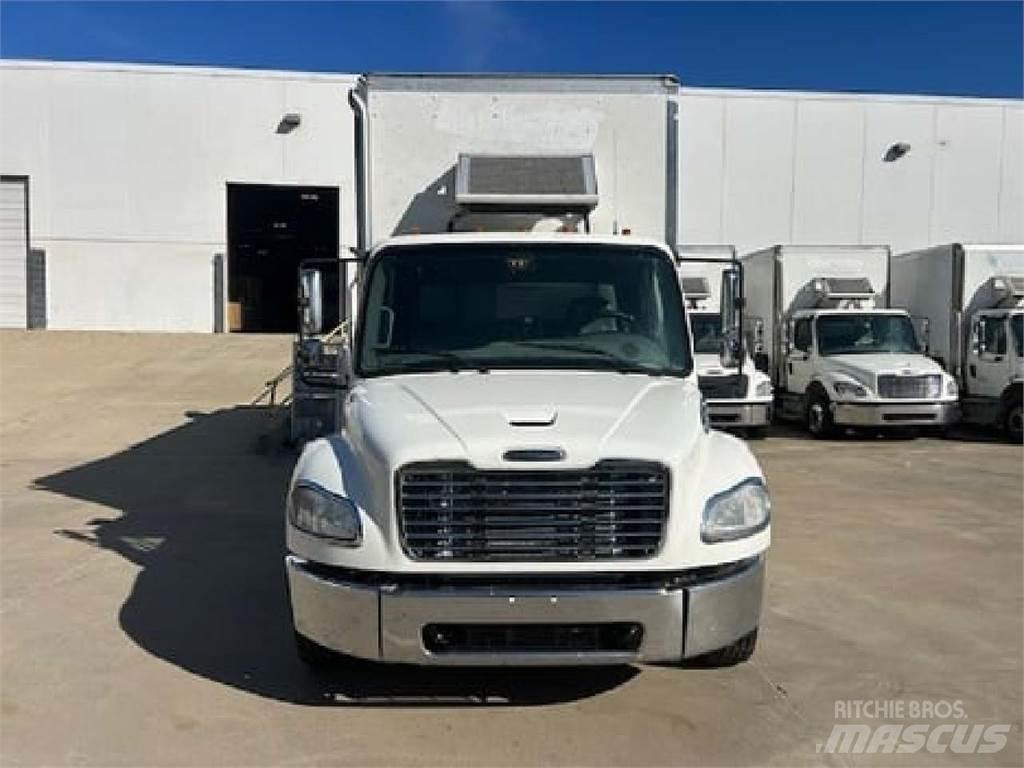 Freightliner M2-106 Dobozos teherautók