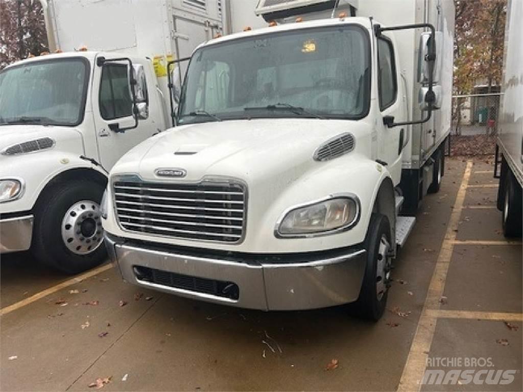 Freightliner M2-106 Dobozos teherautók