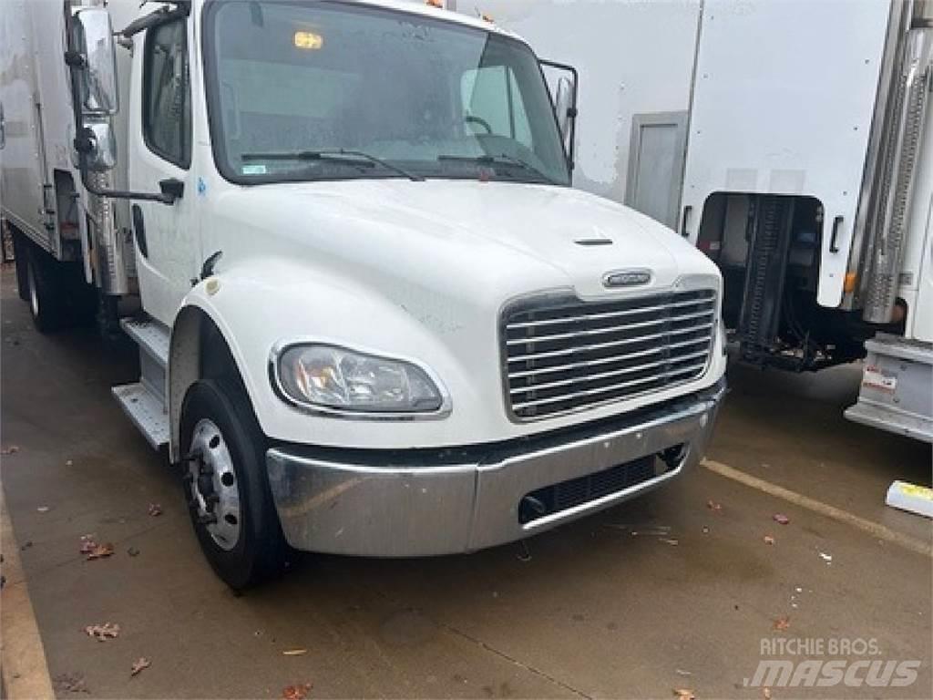 Freightliner M2-106 Dobozos teherautók