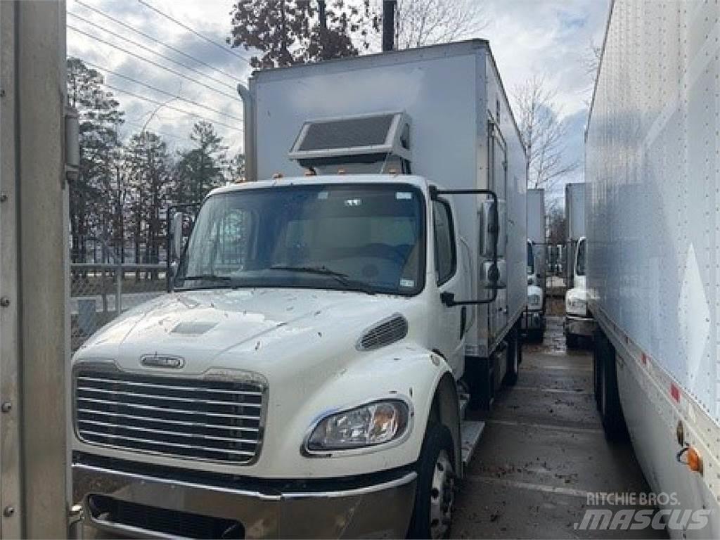 Freightliner M2-106 Dobozos teherautók