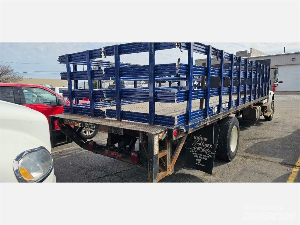 Freightliner M2 106 Platós / Ponyvás teherautók