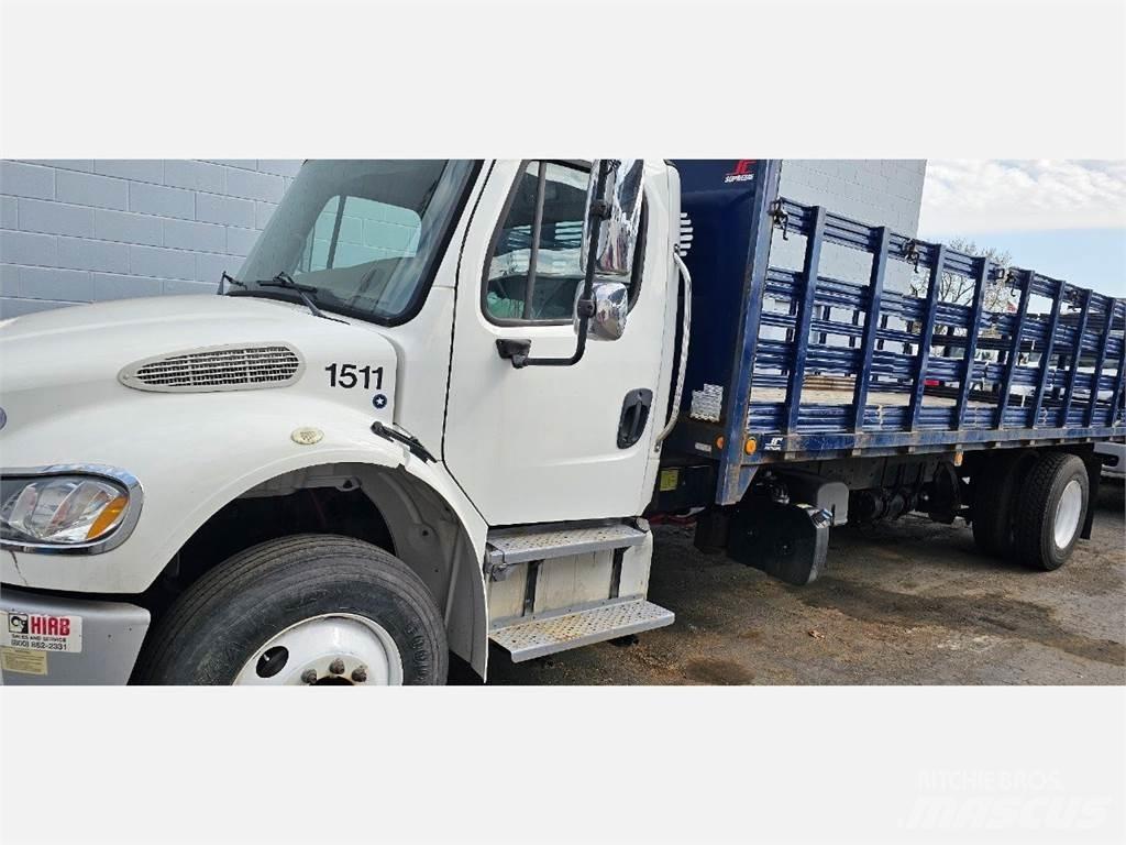 Freightliner M2 106 Platós / Ponyvás teherautók