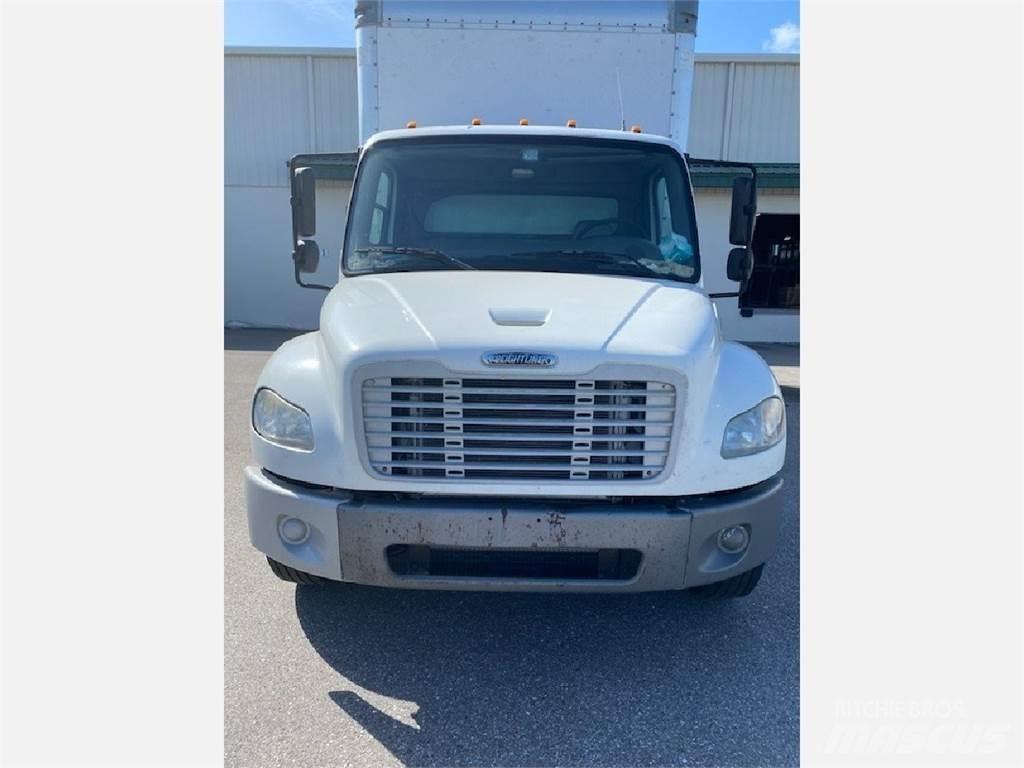 Freightliner M2 106 Dobozos teherautók