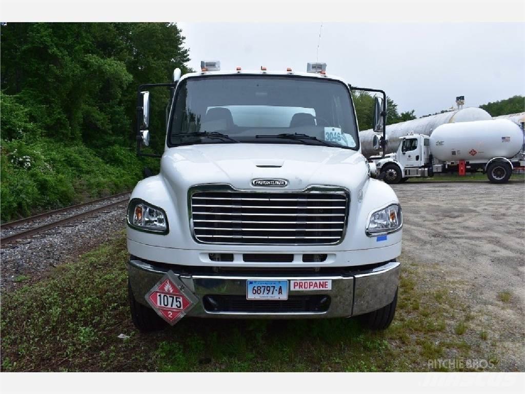 Freightliner M2-106 Egyéb